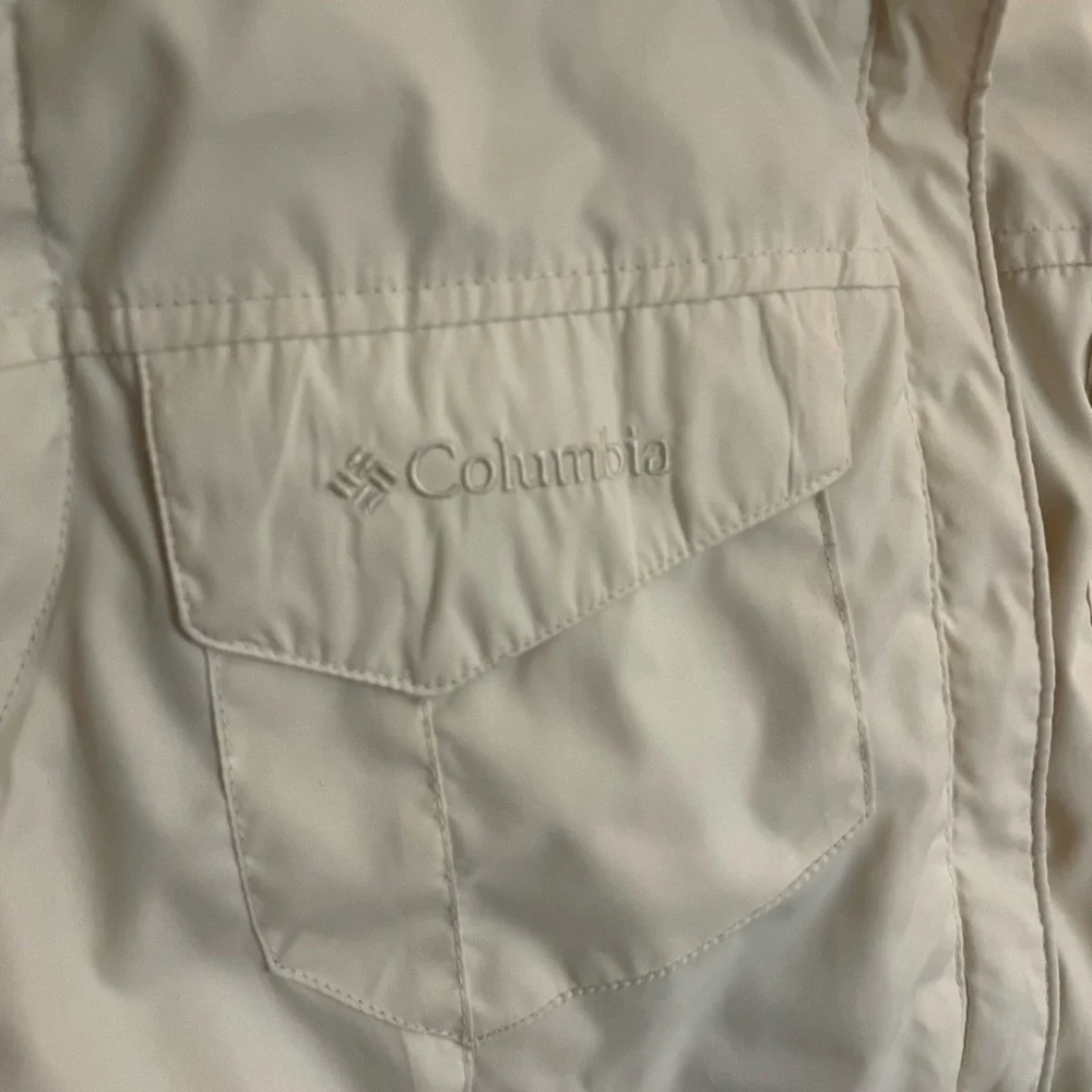 Columbia Sportwear Women's White Puffer Vest Women's XL - Picture 5 of 15